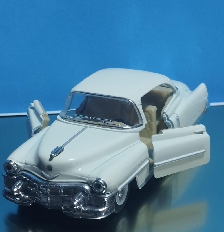 Lote anterior: Auto clásico Cadillac año 53, coleccionable