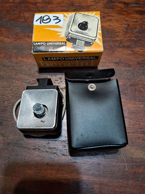 Lámpara Universal en Caja - Equipamiento de Iluminación - imagen 3