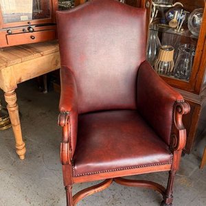 Sillón Antiguo de Respaldo Alto con Tapizado Bordó y Tachas - imagen 6