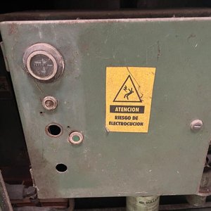 Compresor Industrial a Tornillo Sullair con Gabinete Metálico - imagen 11