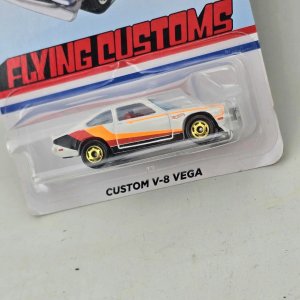 Hot Wheels Flying Customs V8 Vega Coleccionable - imagen 2
