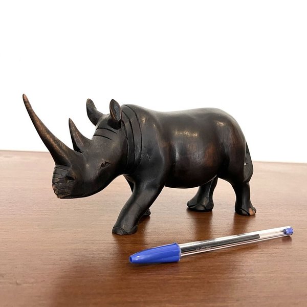Escultura de madera tallada africana con rinoceronte y figura humana - imagen 6