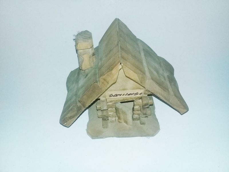 Modelo de casa de madera decorativa - imagen 3