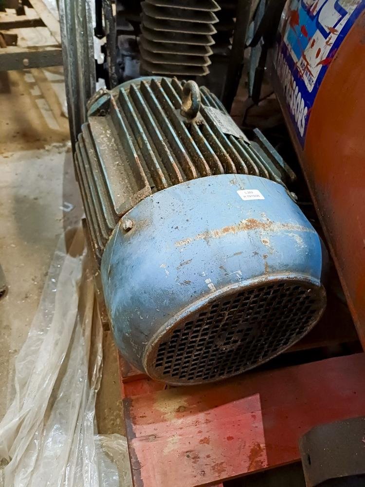 2 Motores Eléctricos Trifásicos Eberle 7.5 Kw / 10 HP