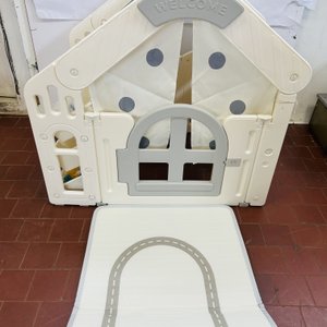 Casita de Juguetes Plástica Infantil con Alfombra de Juego - imagen 5