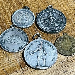 Lote de 5 Medallas Conmemorativas Uruguayas - imagen 2