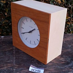 Gabinete Multifunción de Madera con Reloj de Pared y Porta Llaves - imagen 3