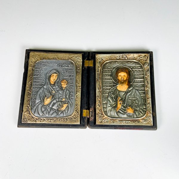 Lote anterior: Iconos religiosos en metal con tapas de baquelita