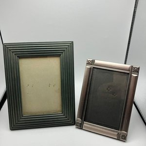 Lote anterior: Lote de dos portarretratos - Marcos de fotos clásicos para mesa