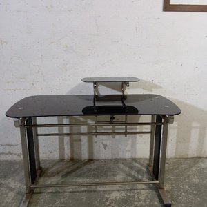 Lote siguiente: Escritorio Moderno con Estante Elevado para Monitor - Vidrio Negro y Metal