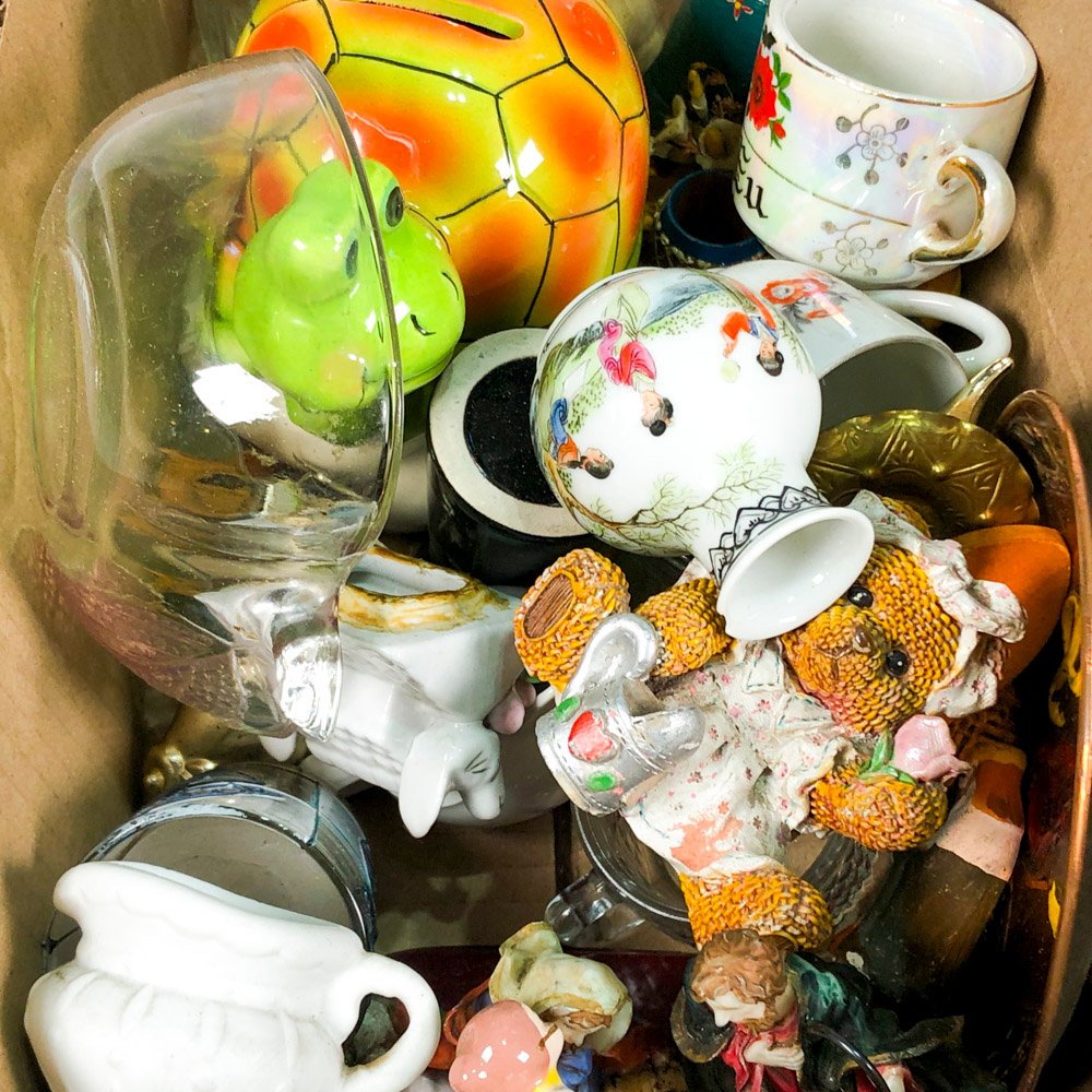 Colección de objetos decorativos y útiles - imagen 3