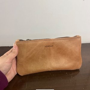 Lote siguiente: Monedero/Neceser de Cuero Versak Nuevo