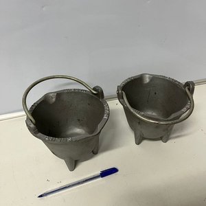 Dos Crisoles Pequeños "Made in Denmark" con Asa - imagen 3