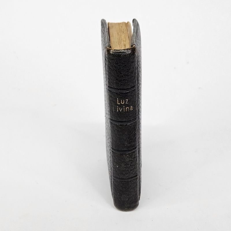 Libro religioso antiguo con imprimatur y ornamentos - imagen 3