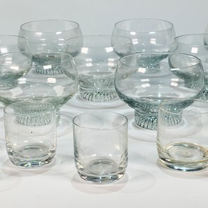Juego de 18 Piezas de Cristalería: 11 Copas de Postre y 7 Vasos de Licor - imagen 2