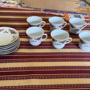 Juego de Tazas y Platos de Porcelana China con Detalles Florales - imagen 3