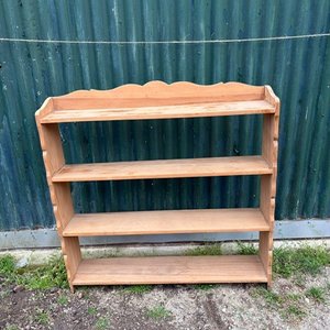 Lote siguiente: Repisa de Madera Rústica de Tres Niveles