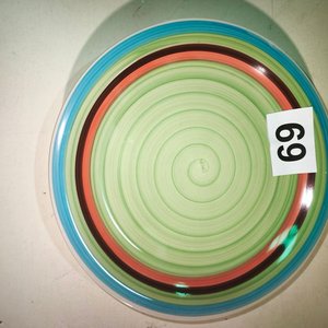 Lote siguiente: Set de 10 Platos Llanos de Cerámica con Diseño Multicolor