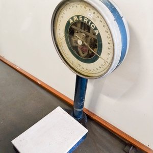 Lote siguiente: Balanza de Pie Antigua América 40 kg