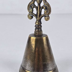 Par de Campanas Decorativas de Bronce con Grabados - imagen 3