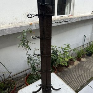 Lámpara Artesanal de Madera y Hierro Forjado - imagen 2