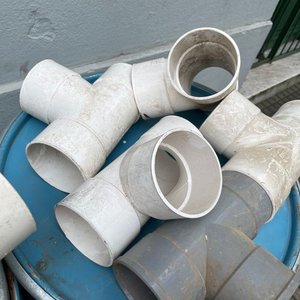 Lote de Codos y Tes de PVC Serie 110 - imagen 5