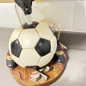 Lámpara Portátil Diseño Pelota de Fútbol con Botines y Silbato - imagen 4