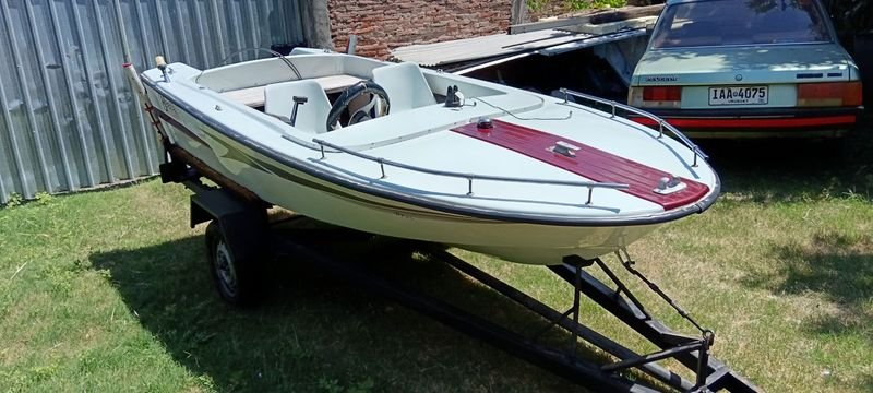 Lancha con Trailer y motor nuevito - Venta en subasta - imagen 2