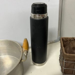 Lote de 8 piezas: Ollas de acero y aluminio, termo, asadera, budinera y vaso - imagen 8