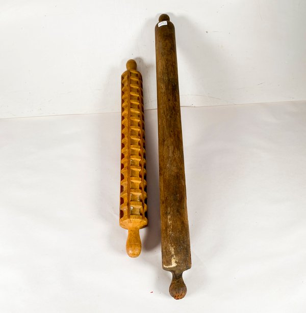 Dos Rodillos de Madera para Amasar (uno Rallado) - imagen 1