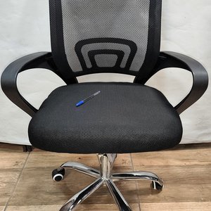 Silla de Oficina Giratoria Negra con Respaldo Lumbar en Malla - imagen 4