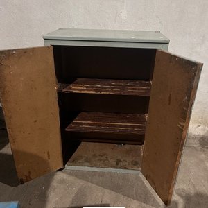 Armario Metálico Gris con Puertas y Estantes - imagen 3