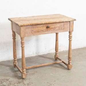 Lote siguiente: Mesa Rústica de Pinotea con Cajón y Patas Torneadas