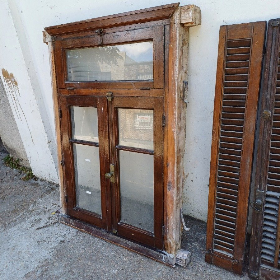 Ventana de madera con detalles artesanales - imagen 4