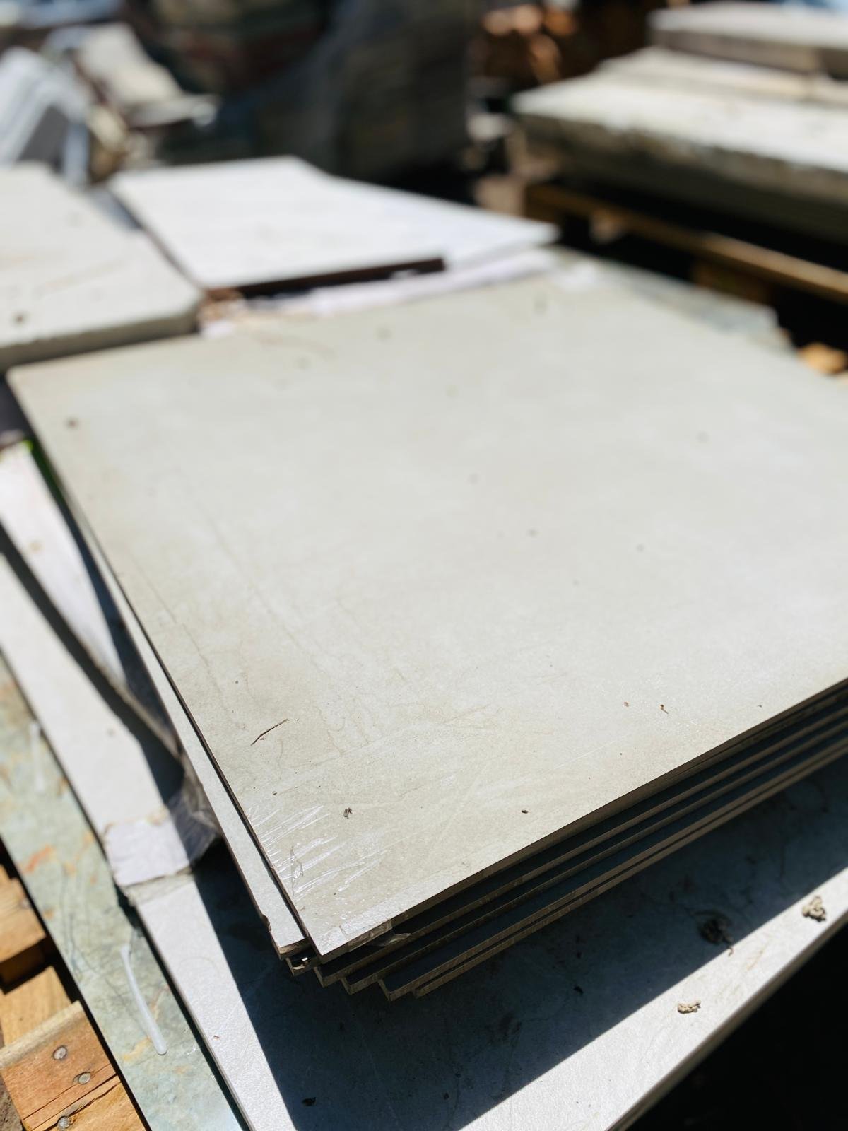 Item lote-x11-mt2-de-ceramicas-colores-y-modelos-variados - Image 2