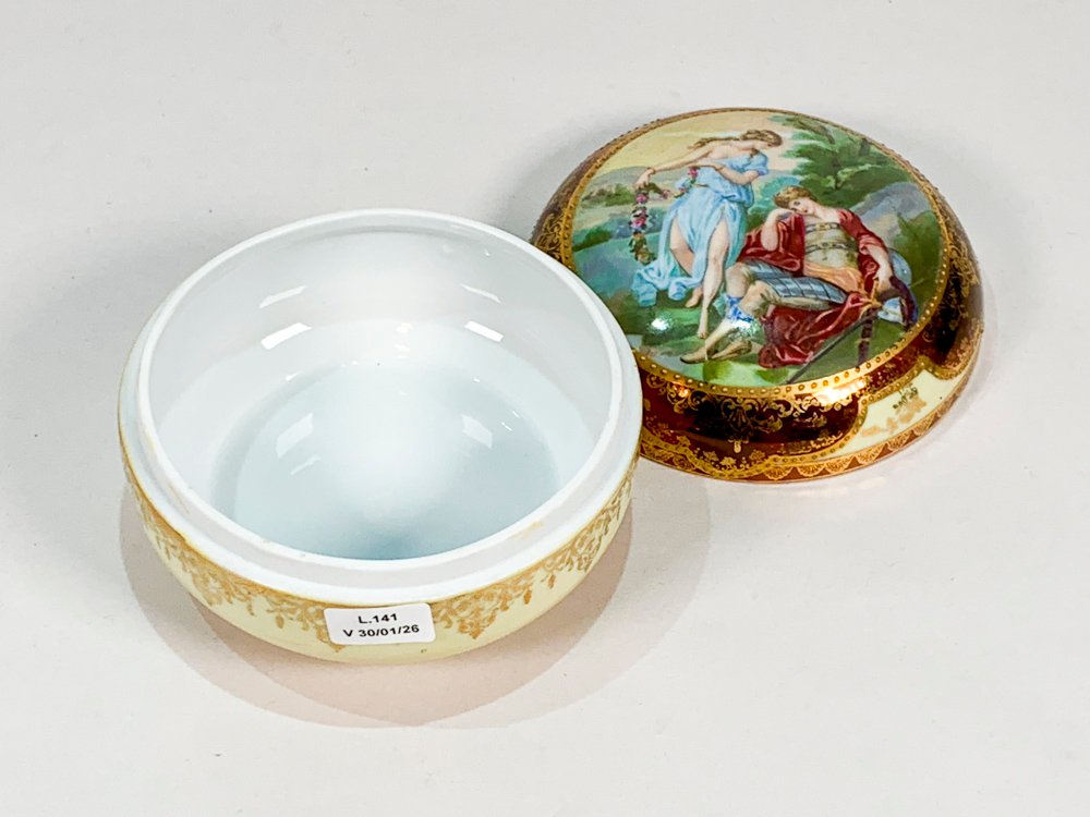 Cofre en porcelana circular con decoración de damas - imagen 2