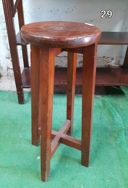 Silla de madera con diseño simple