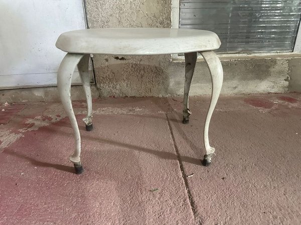 Taburete Vintage con Estilo y Características Únicas - imagen 3