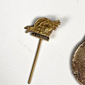 Medalla y Pins de Fútbol del Club Peñarol - imagen 6