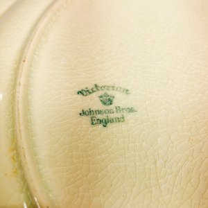 Dos Platos Centro Porcelana Inglesa Beige Floral J&G Meakin y Johnson Bros - imagen 6