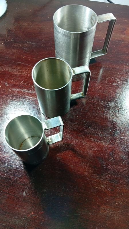 Tazas de metal pesadas y accesorios - imagen 1