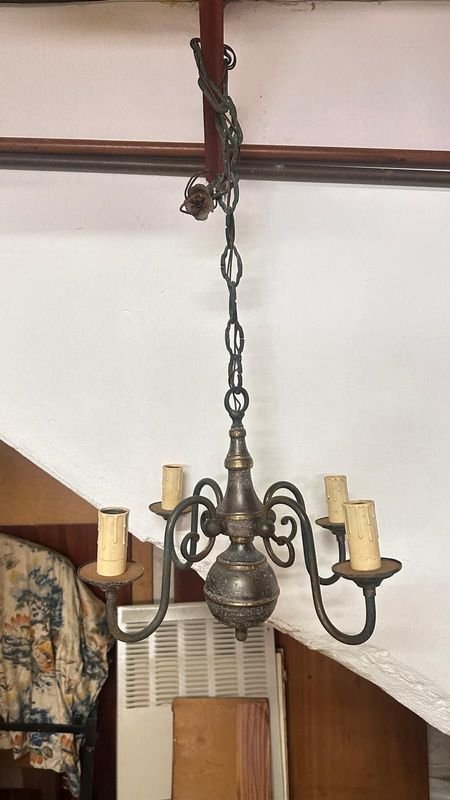 Araña mediana estilo Holandés: Un objeto decorativo de metal - imagen 5