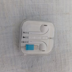 Cuatro auriculares diferentes, en sus estuches original. - imagen 5
