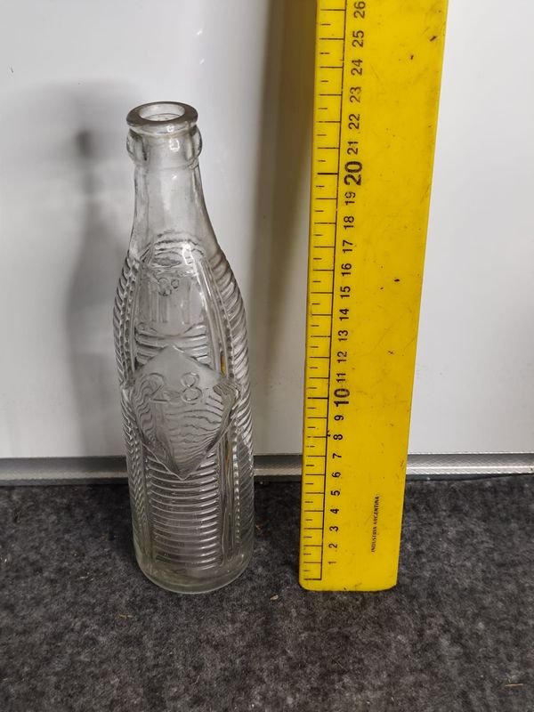 Botella Antigua de Vidrio Labrado con Número 28 - imagen 1