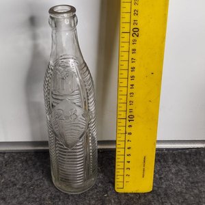 Botella Antigua de Vidrio Labrado con Número 28 - imagen 1
