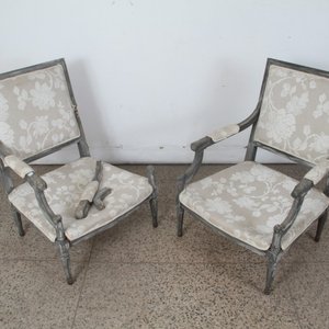 Par de Sitiales Luis XVI Estilo Francés con Tapizado Floral - imagen 4