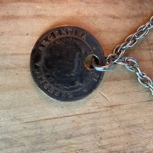 Cadena de Metal con Moneda Antigua Argentina de Colección - imagen 5