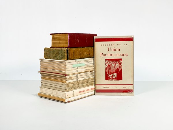 Lote siguiente: Colección de libros antiguos y raras