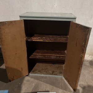 Armario Metálico Gris con Puertas y Estantes - imagen 4