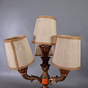 Lámpara de mesa antigua de madera tallada dorada a la hoja con cuatro luces - imagen 3